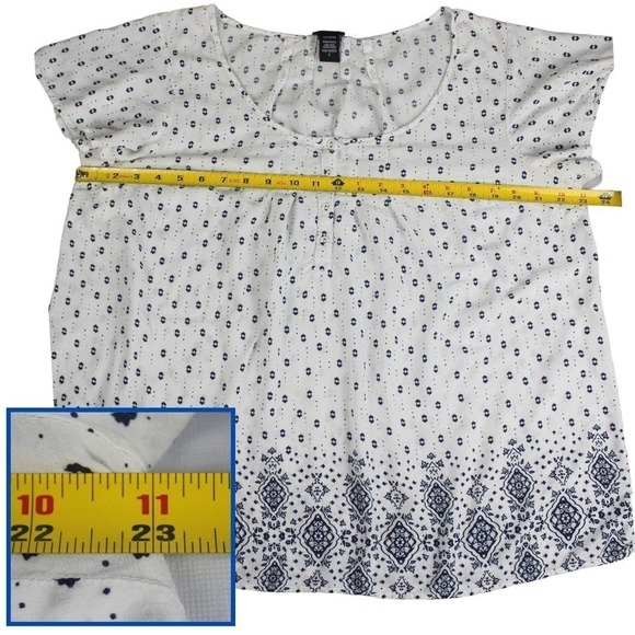 Torrid Women's Blue & White Mosaic‎ Print Challis Flowy Blouse Top Plus Size 2 - Picture 5 of 7